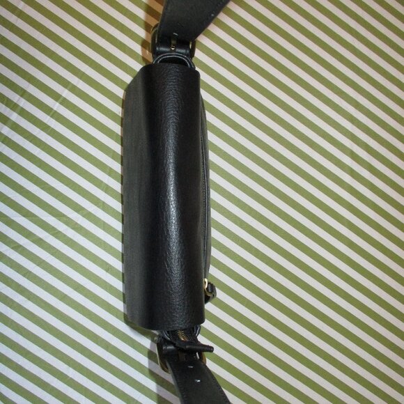 Fossil Flapped Crossbody Bag - Picture 5 of 15